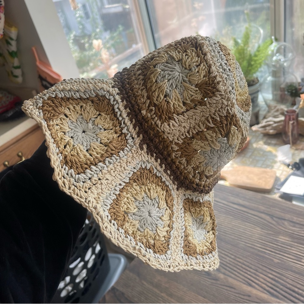 Steve Madden crochet hat - Picture 3 of 3